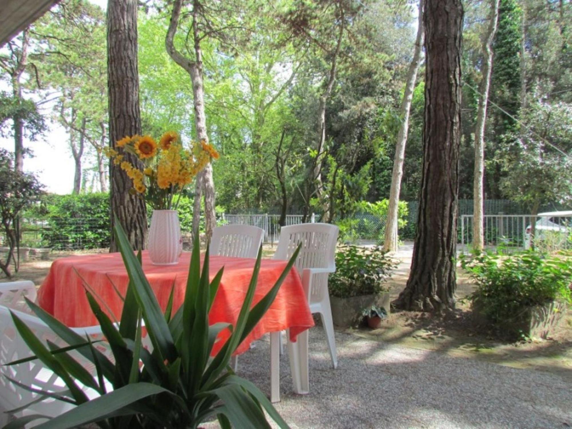 Charming With Fenced Garden Apartment *